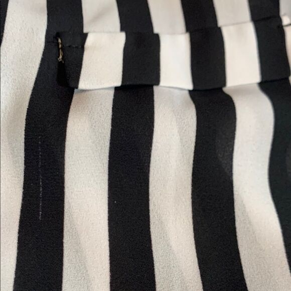 Women’s Alfani Vertical Striped Black and White Blouse Size 4 - Picture 6 of 13